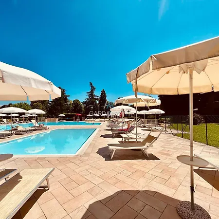 Flora - Piano Terra Immerso Nel In Un A 100m Dal Di Garda Con Piscina Sirmione