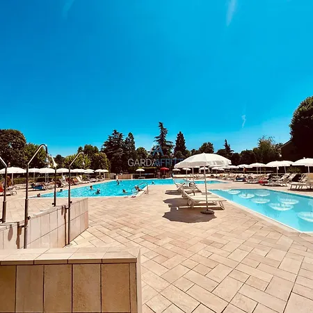 Apartament Flora - Piano Terra Immerso Nel In Un A 100m Dal Di Garda Con Piscina Sirmione