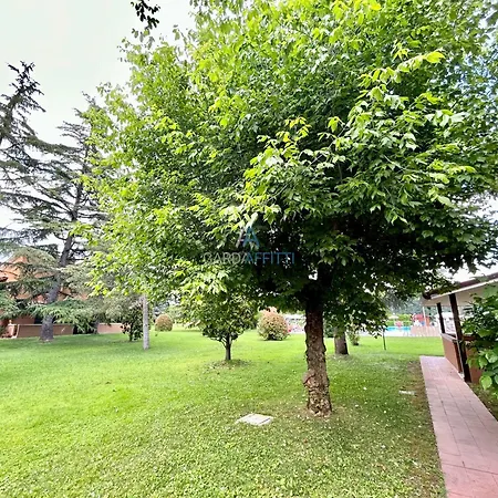 Flora - Piano Terra Immerso Nel In Un A 100m Dal Di Garda Con Piscina Sirmione