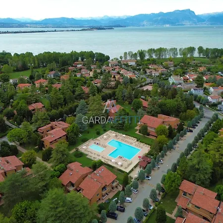 Apartament Flora - Piano Terra Immerso Nel In Un A 100m Dal Di Garda Con Piscina