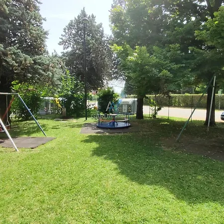 Flora - Piano Terra Immerso Nel In Un A 100m Dal Di Garda Con Piscina Sirmione