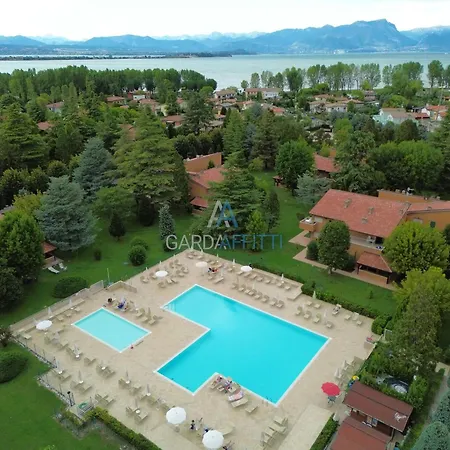 Flora - Piano Terra Immerso Nel In Un A 100m Dal Di Garda Con Piscina
