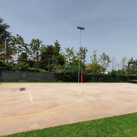 Flora - Piano Terra Immerso Nel In Un A 100m Dal Di Garda Con Piscina Apartament
